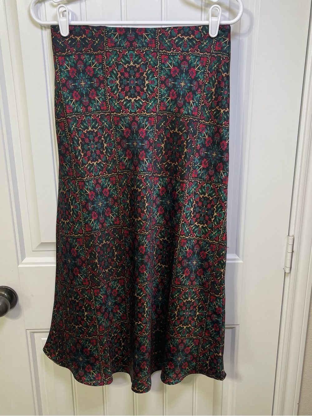 LOFT Petite SP Satin Long Midi Slip Skirt Medallion Tile Print Elastic Waist